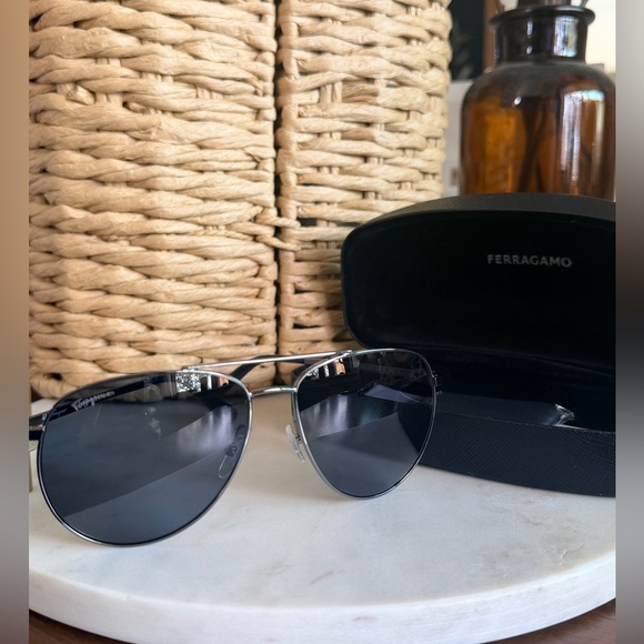 Salvatore Ferragamo SF157S Sunglasses 015 Dark Gun Aviator 60-15-140 Excellent